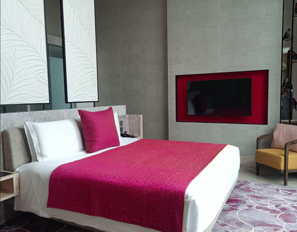 DELUXE, SUITE, KING BED