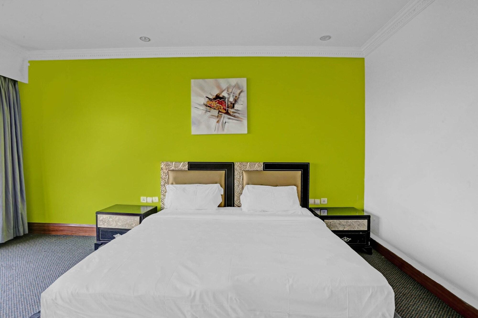 Capital O 44162 Royal Palms Hotel - Rose Collection