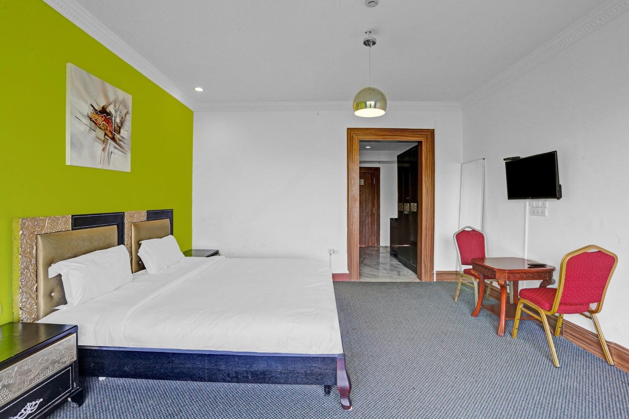 Capital O 44162 Royal Palms Hotel - Rose Collection