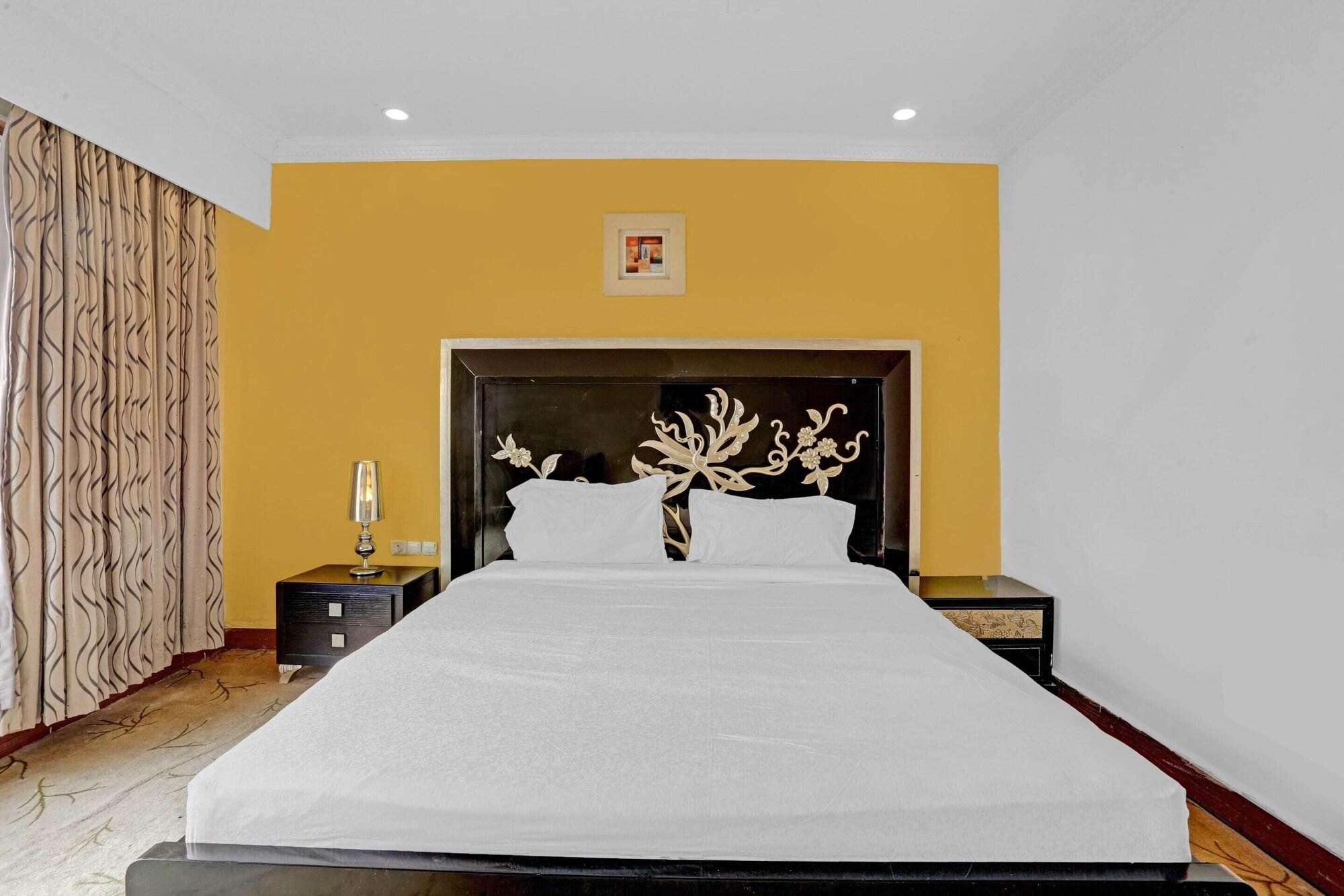 Capital O 44162 Royal Palms Hotel - Rose Collection