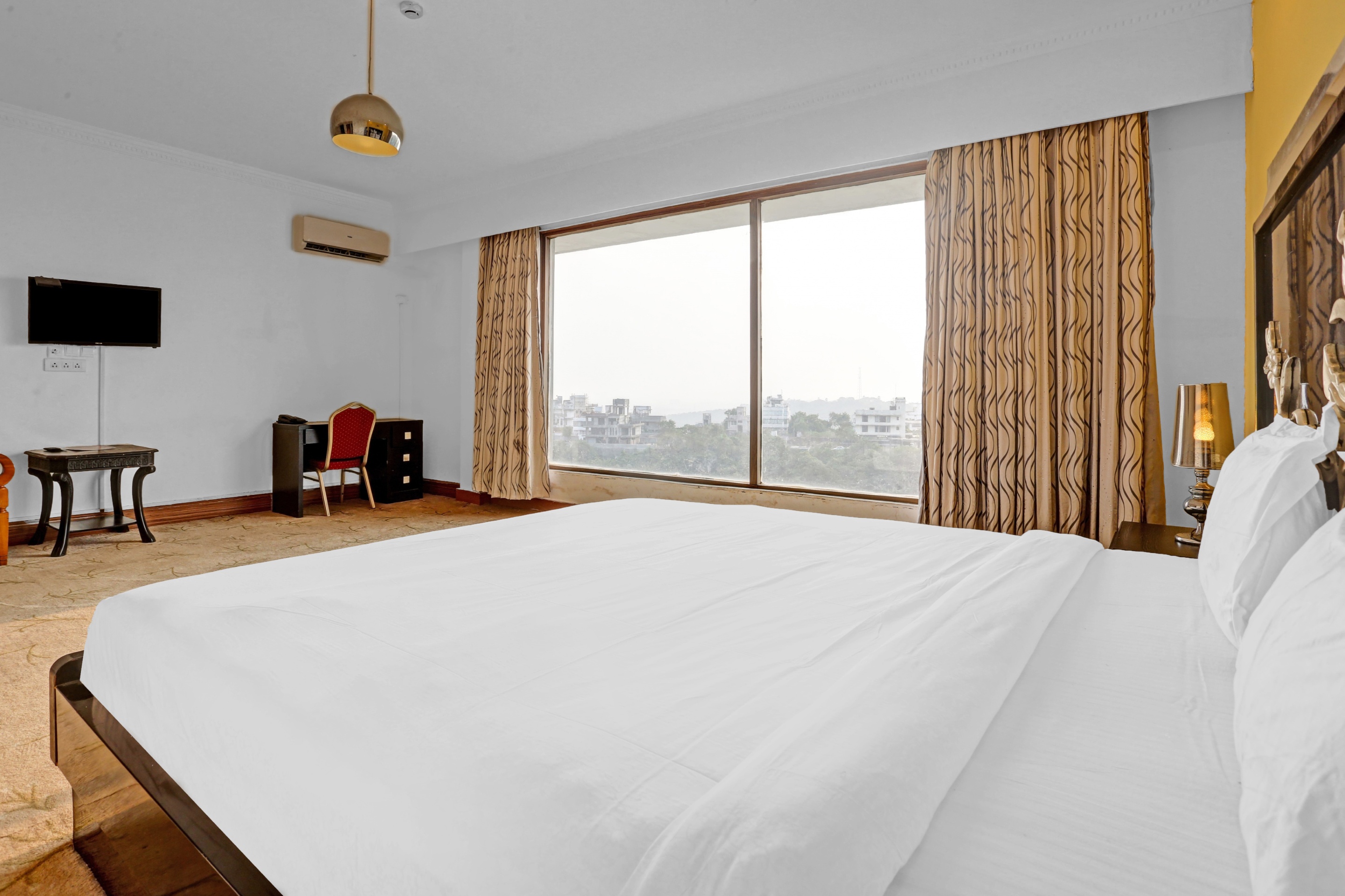 Capital O 44162 Royal Palms Hotel - Rose Collection