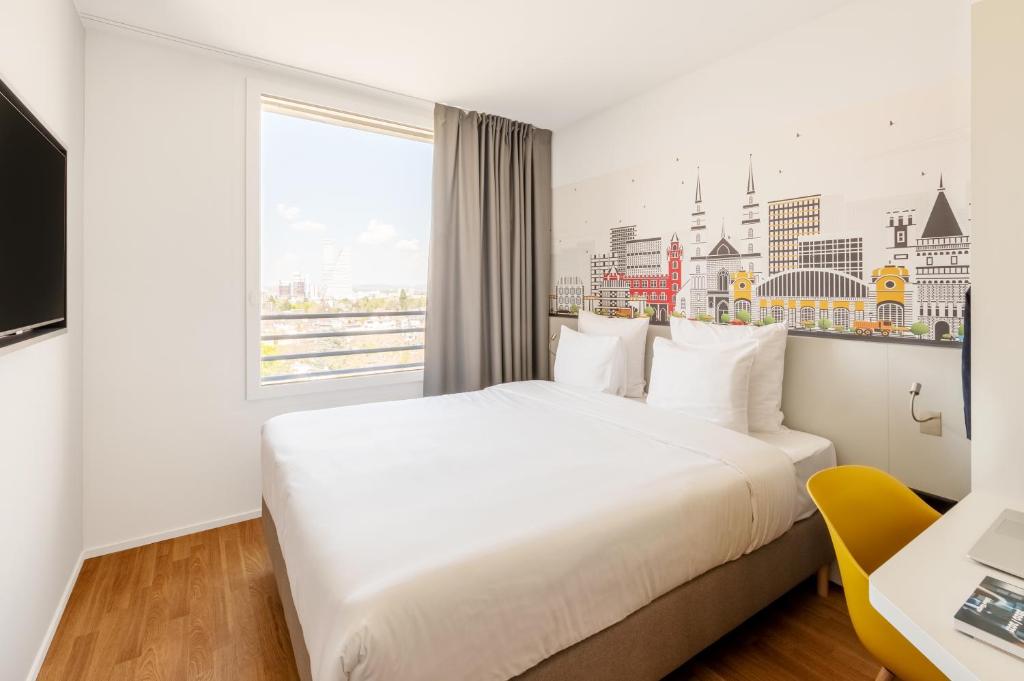 Hotel B&B Hotel Basel, Schweiz, Basel. Großes 140