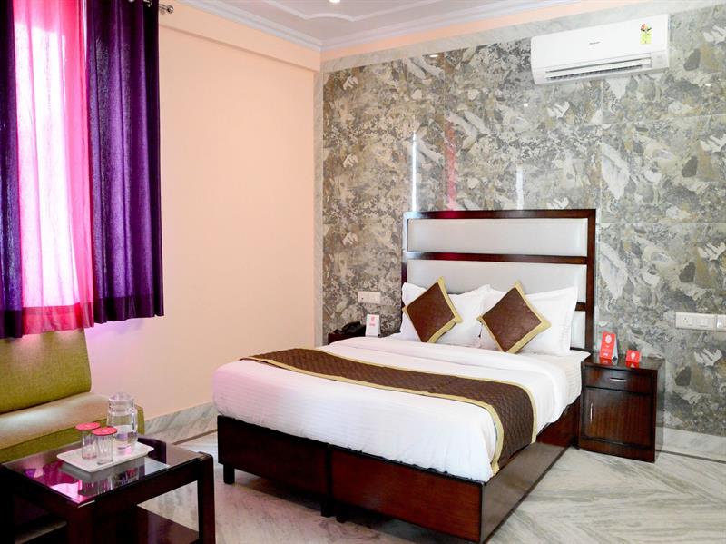 OYO 12849 Hotel Akshay