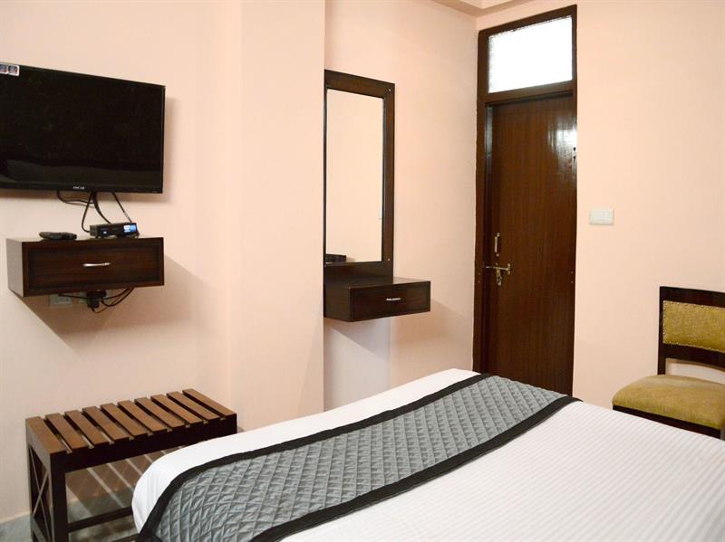 OYO 12849 Hotel Akshay
