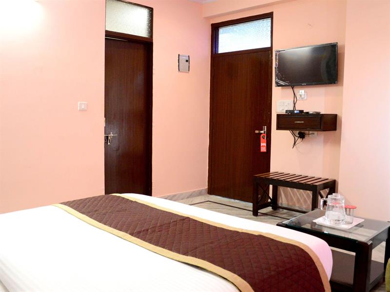 OYO 12849 Hotel Akshay