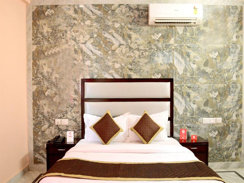 OYO 12849 Hotel Akshay