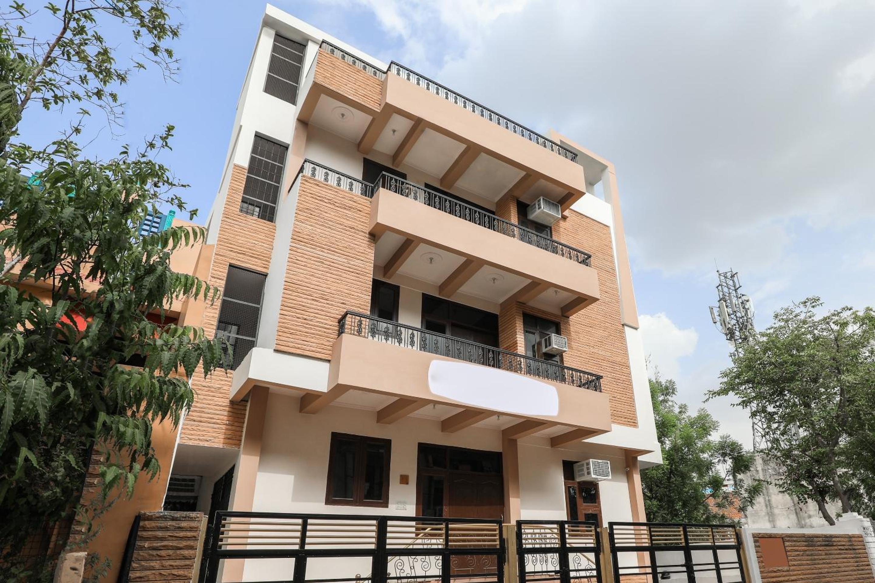 OYO 14911 New Airport Residency