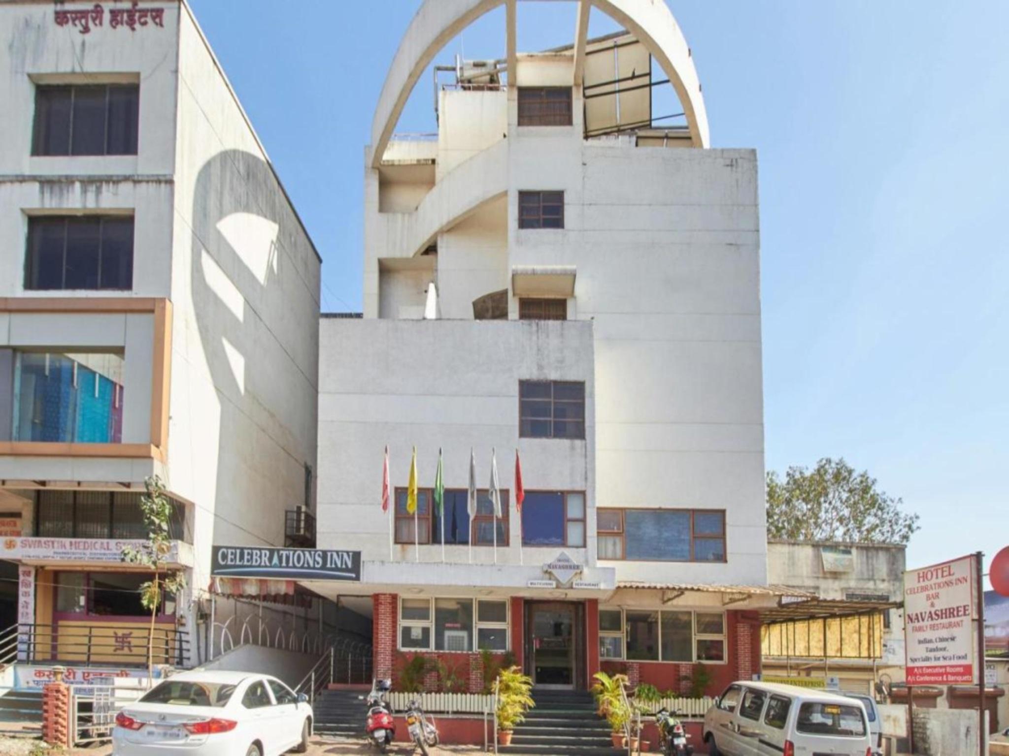 OYO 17243 Hotel Celebration Inn