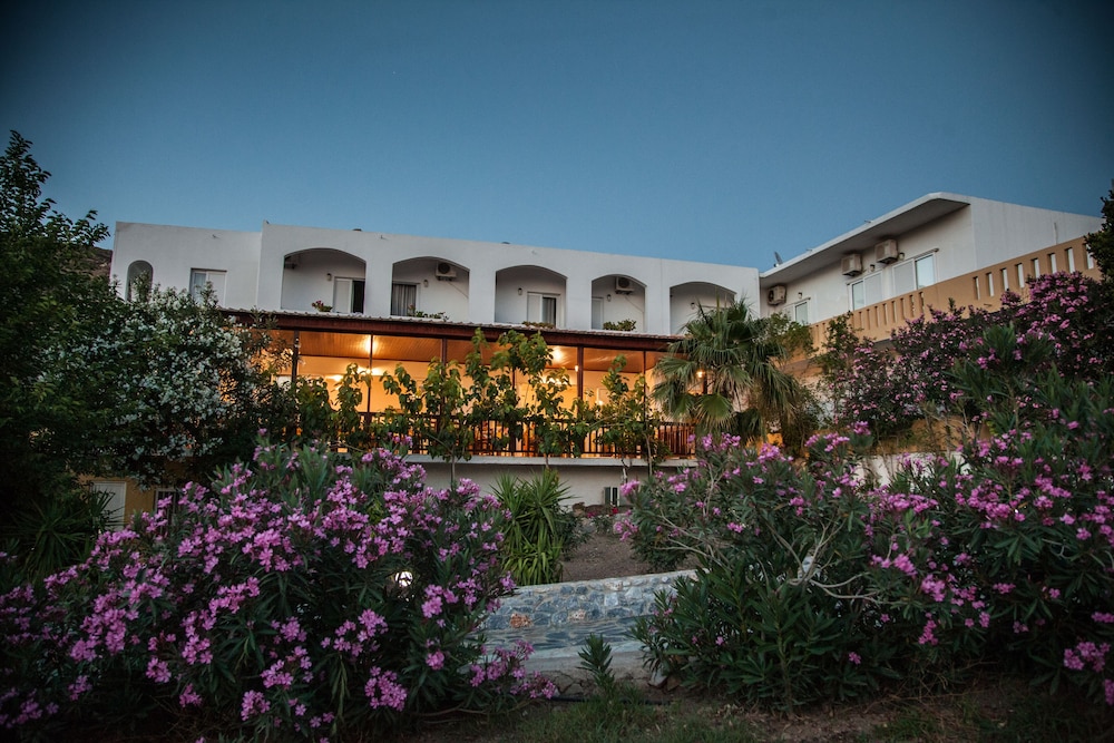 Ammoudi Beach Apartments