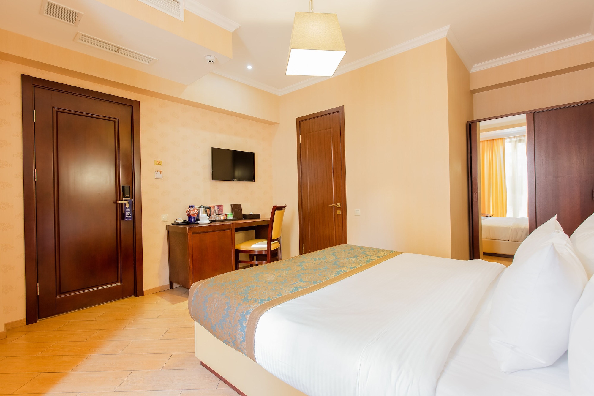 Hotel KMM Hotel Tbilisi, Georgien, Tiflis. Großes 751