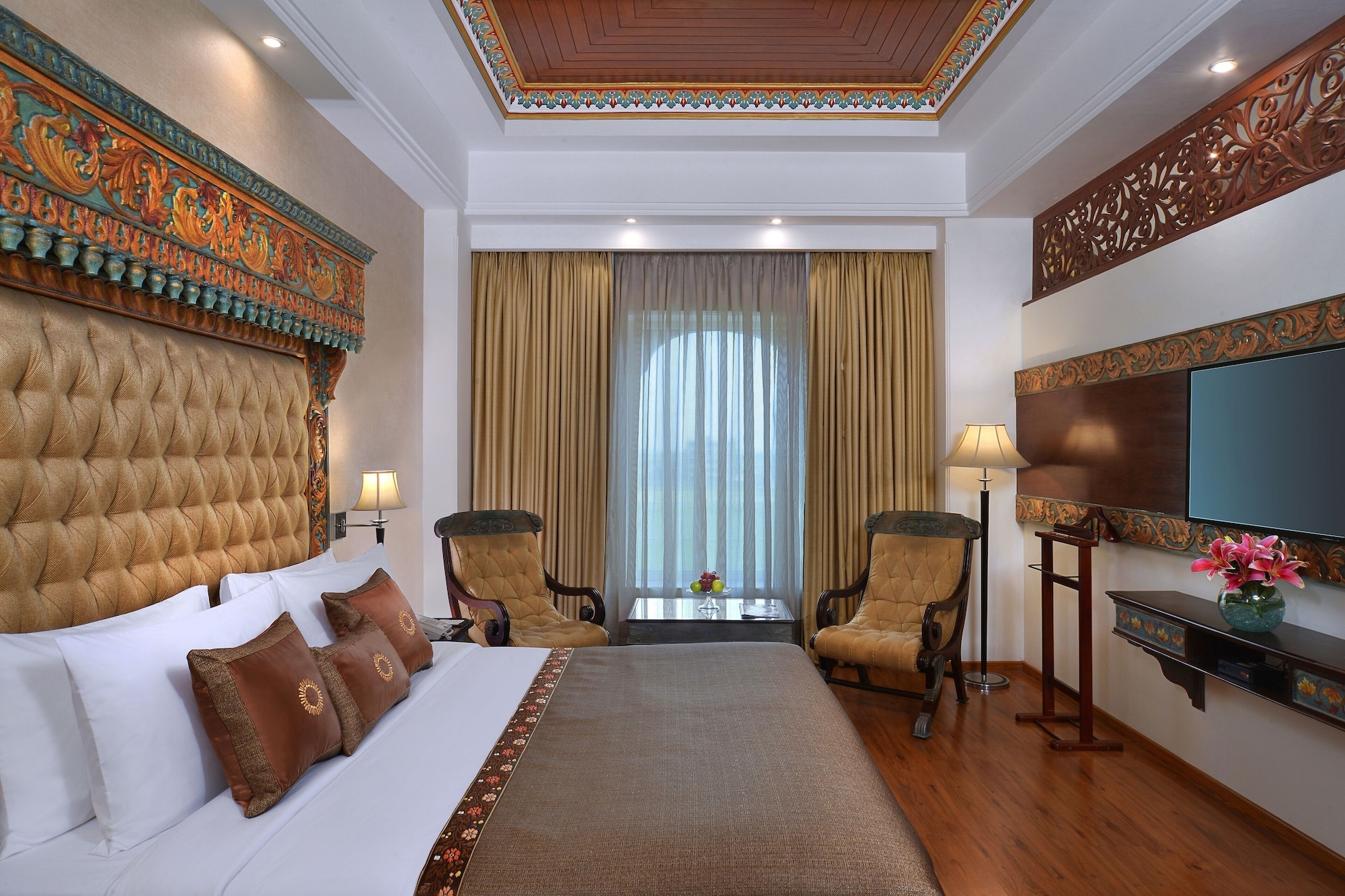 Suite, 1 King Bed with Sofa bed, City View