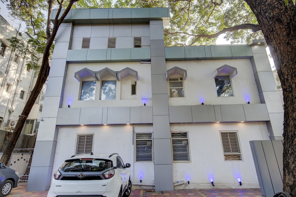 OYO 11693 Hotel Sunshine