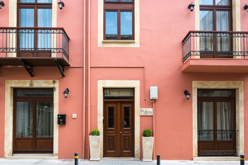 Phaedra Suites - Adults Only