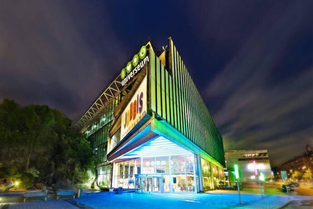 Treetop Spa Hangout & Hotel