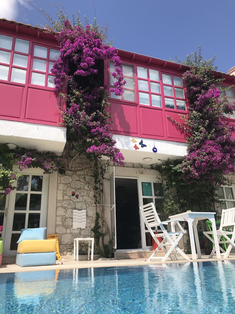 Begonvil Otel Alacati