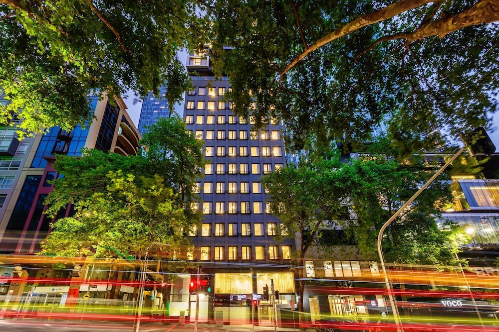 Brady Apartment Hotel Hardware Lane