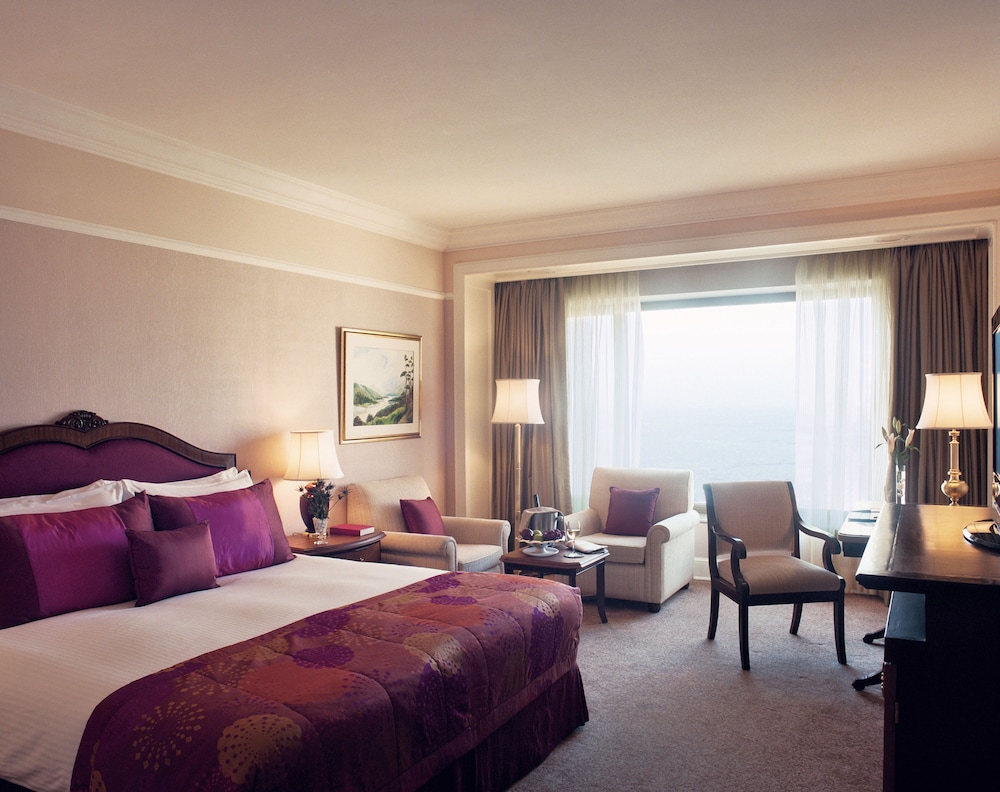 Deluxe Room King Bed