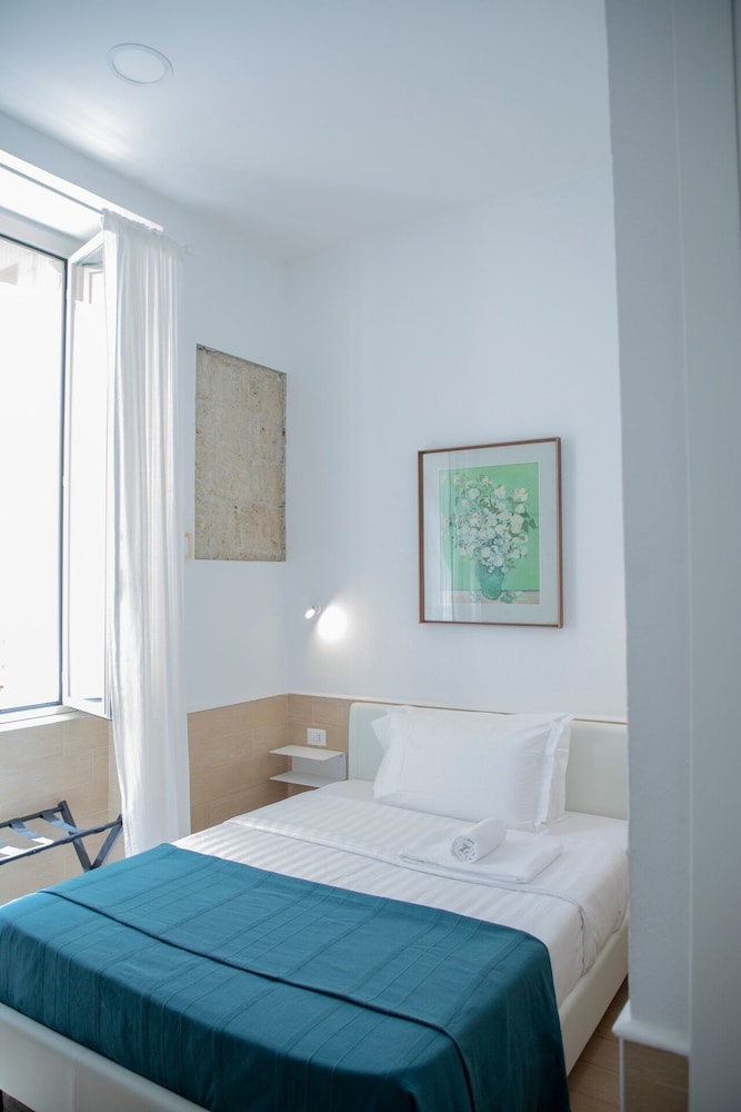 H22 Hotel