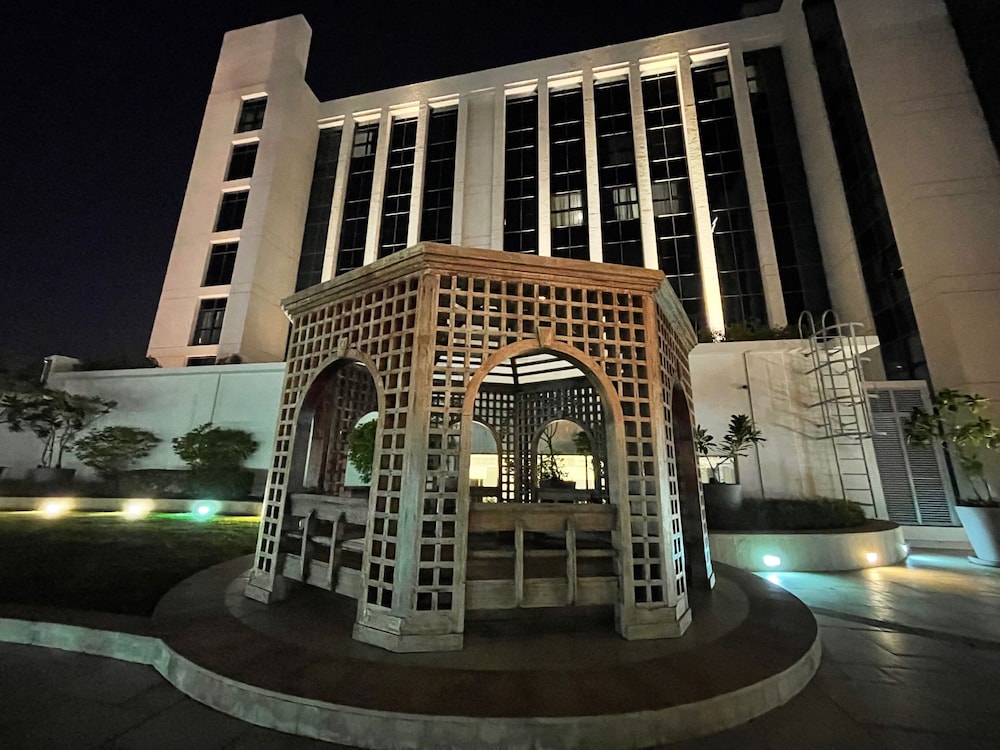 Hyatt Place Dubai Al Rigga Residences