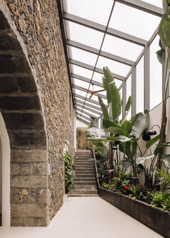 White Exclusive Suite and Villas