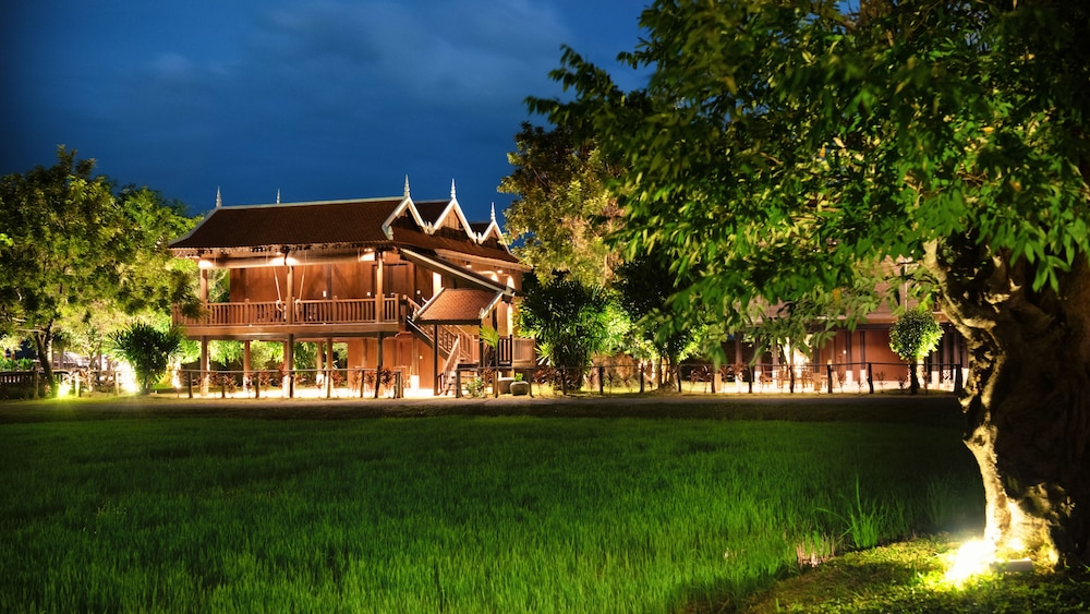Mane Village Suites