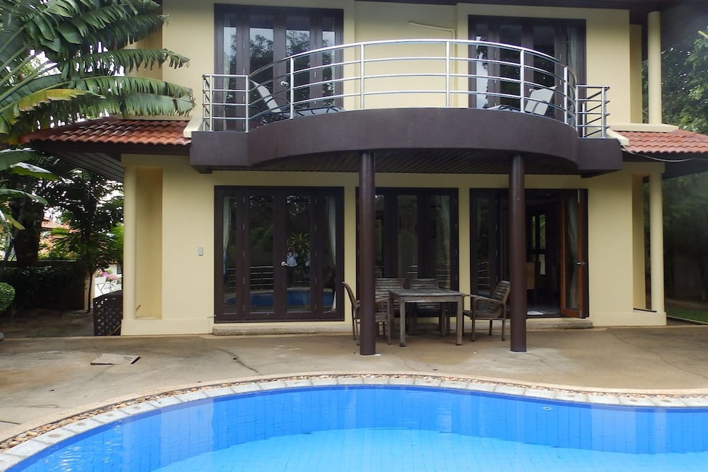 4 BR Villa on Beachfront Resort - TG43