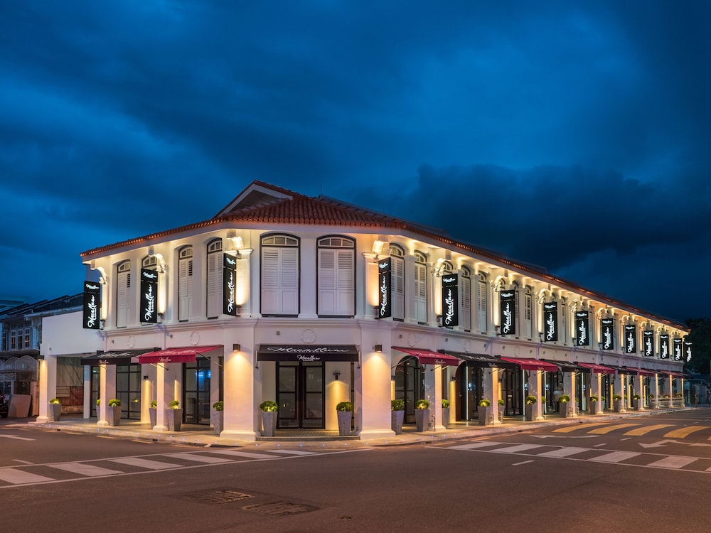 Macallum Central Hotel