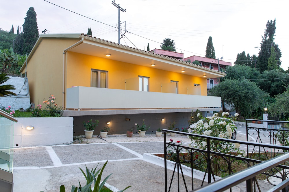 Passas Studios and Apartments