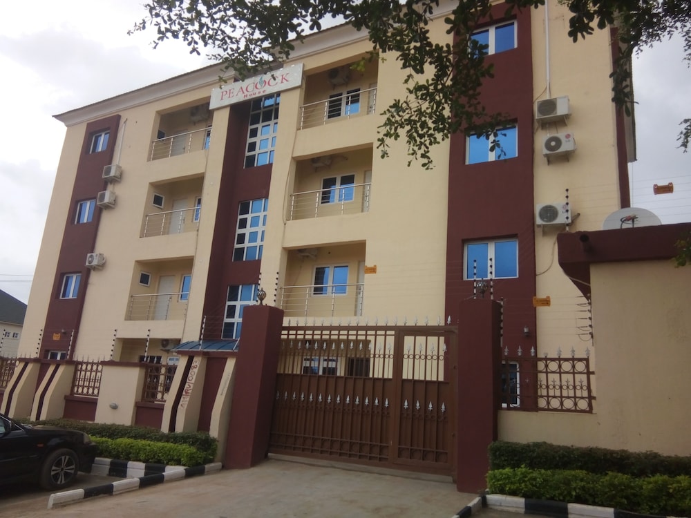 Peacock Apartments and Suites