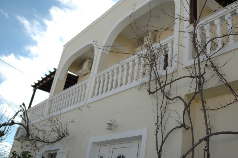 Vinas Place