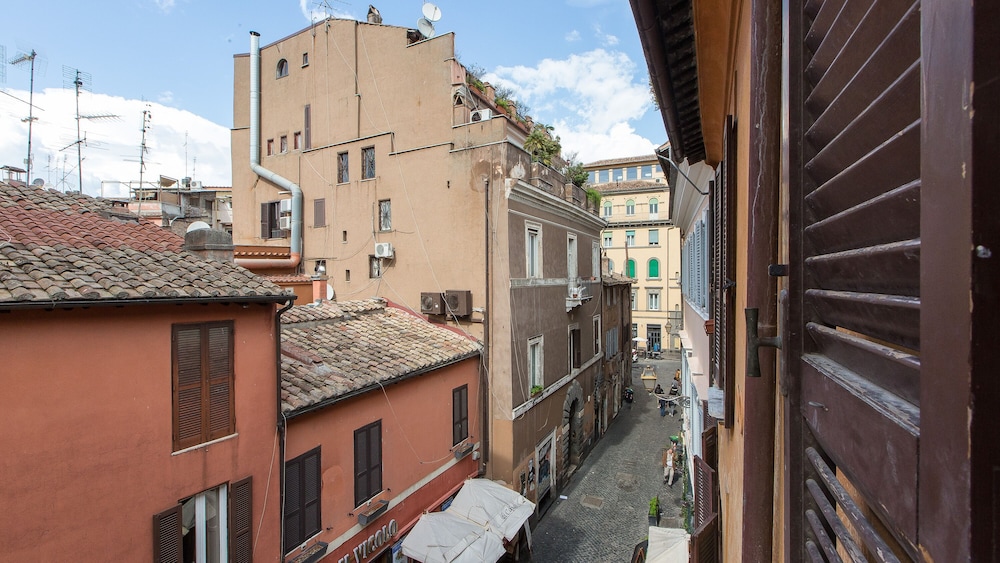 Rental in Rome Trastevere Atmosphere