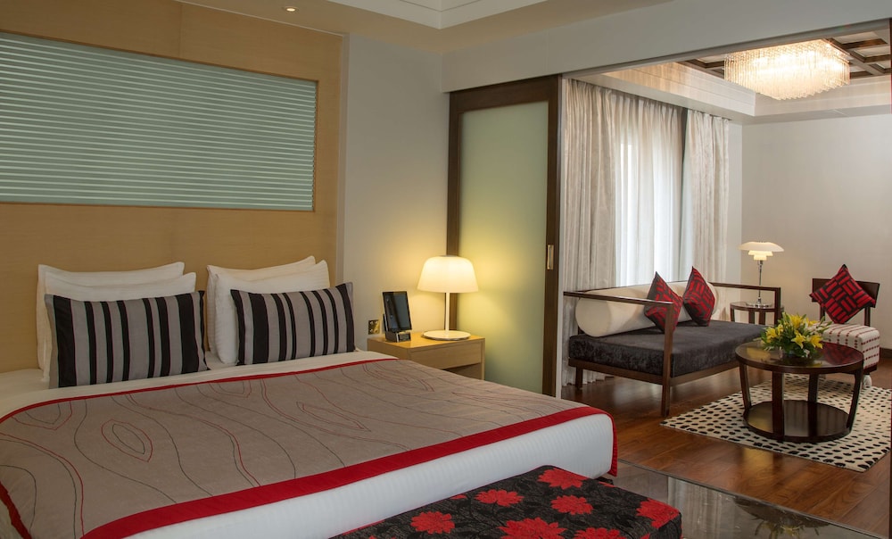 Suite 1 King Bed  Non Refundable