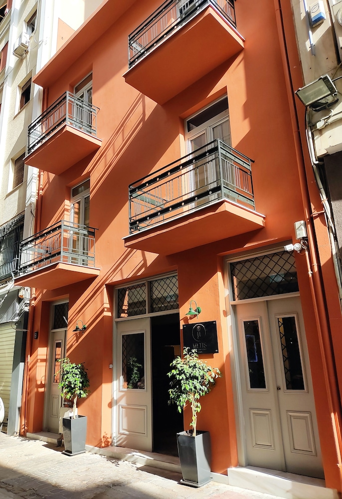 Metis Urbane Living Spaces