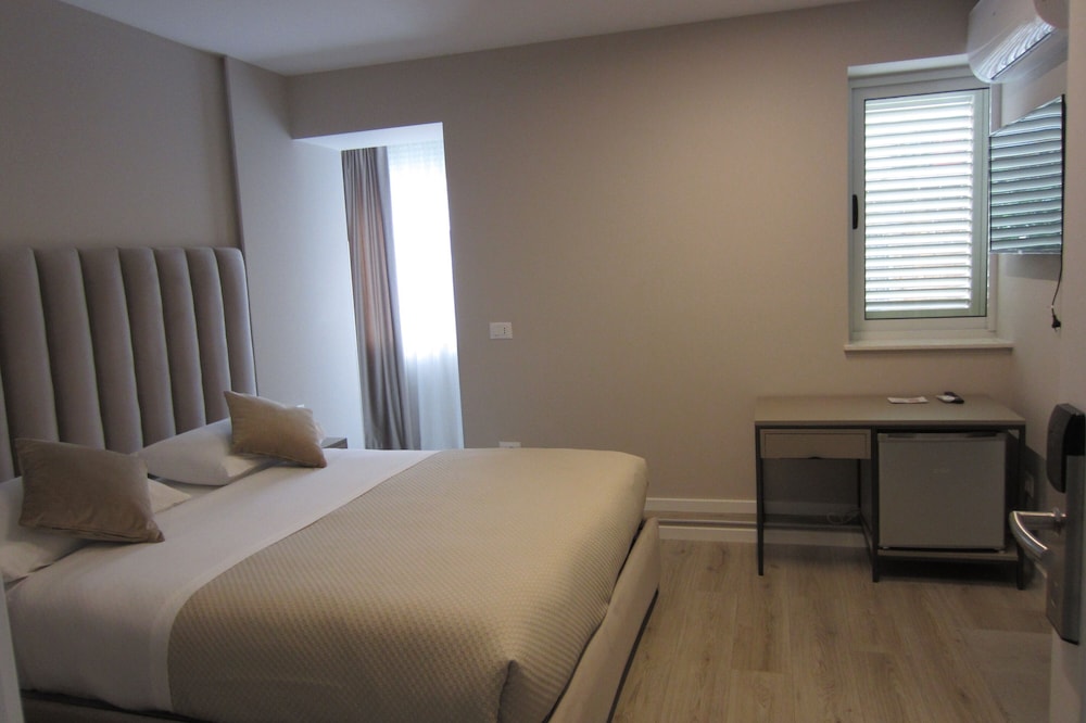 Hotel Freddys Hotel, Albanien, Tirana. Großes 210