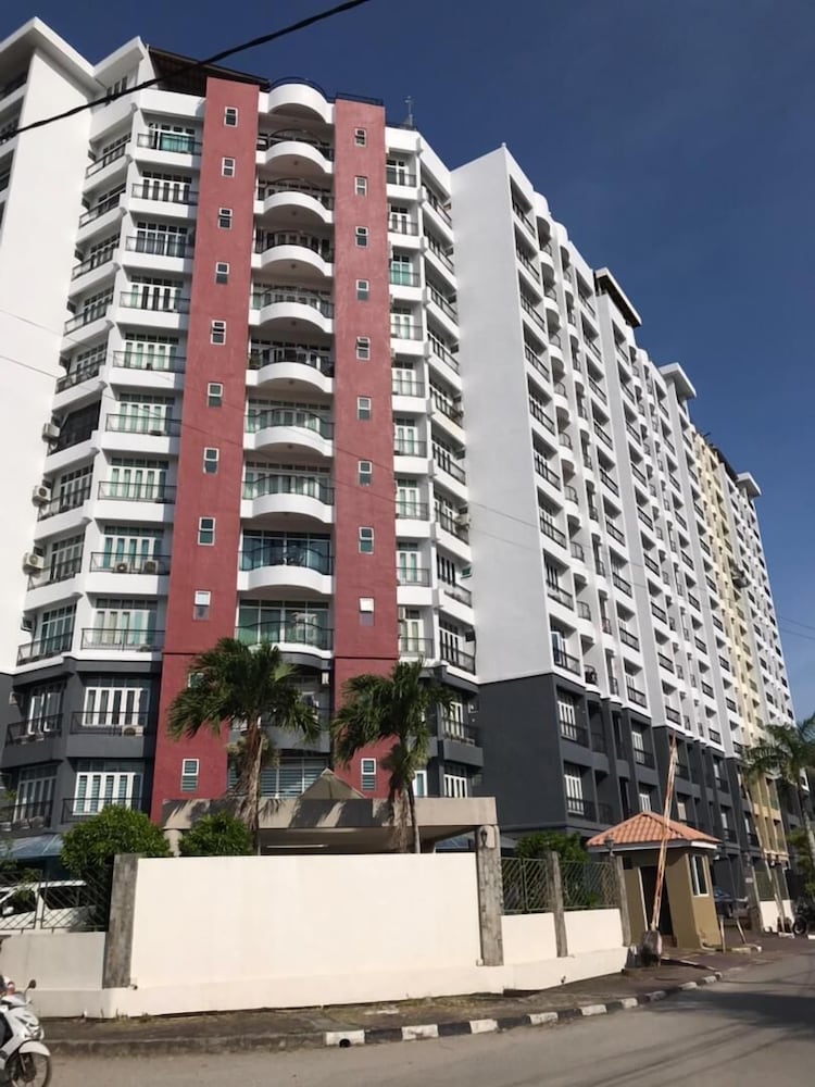 Kuah Town Service Suite Apartment