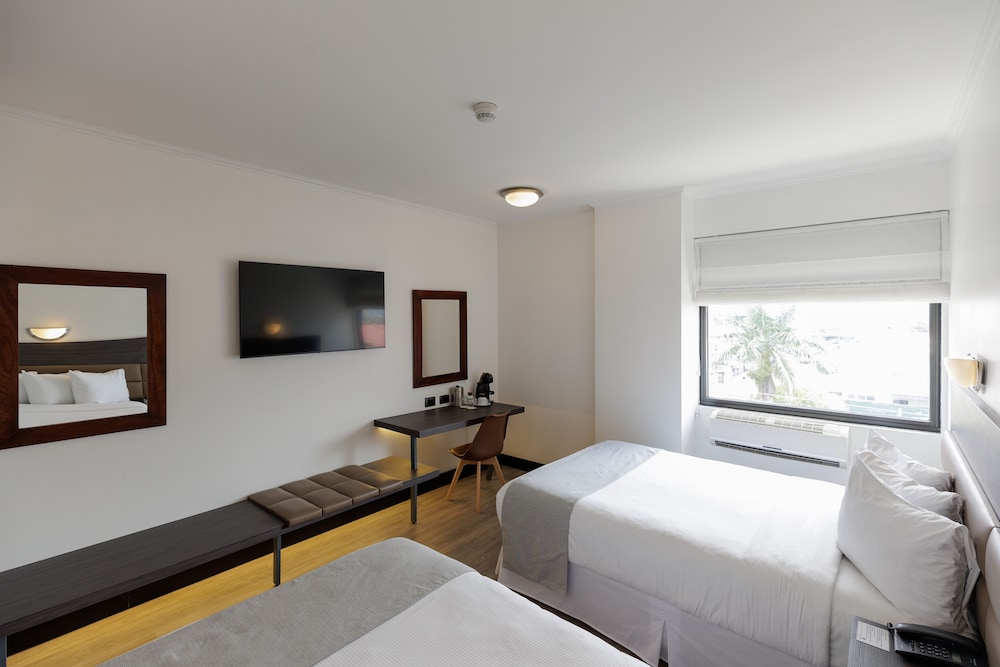 Parque del Lago Hotel