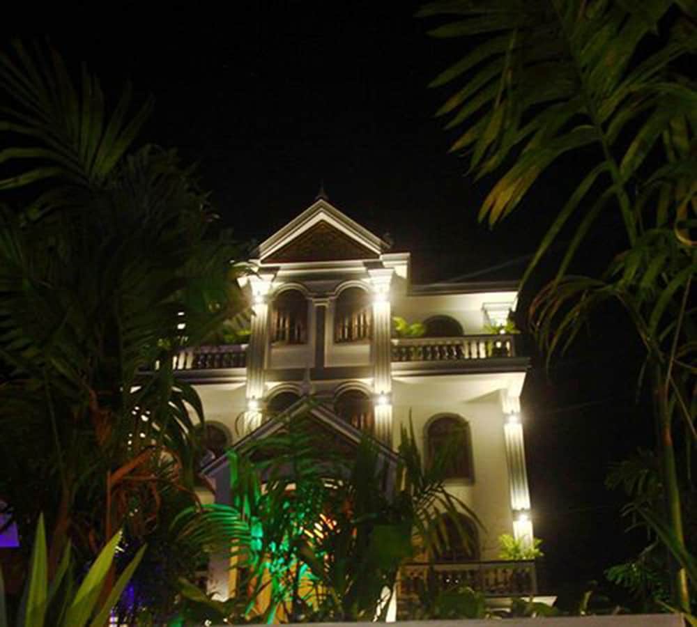 Parent Heritage Angkor Villa