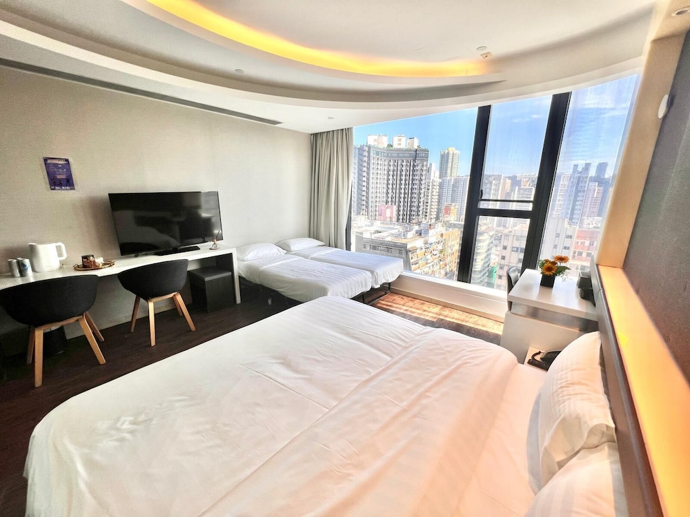 Epoch Hotel
