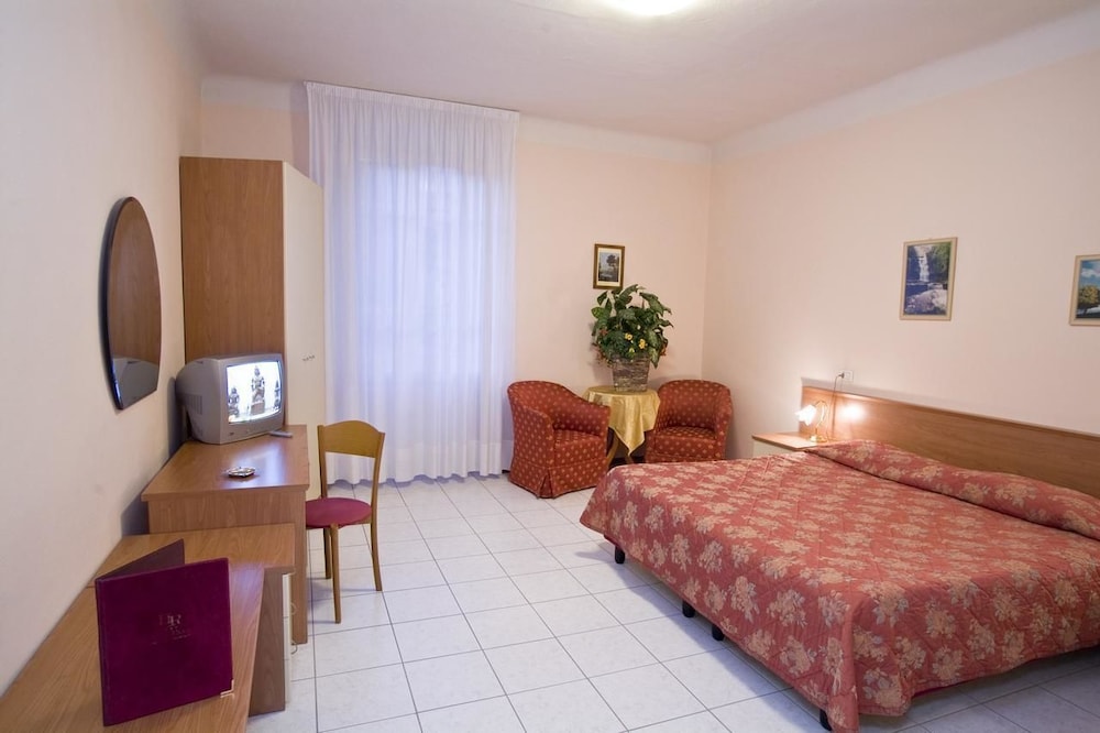 Hotel Roma, Italien, Porretta Terme. Großes 198