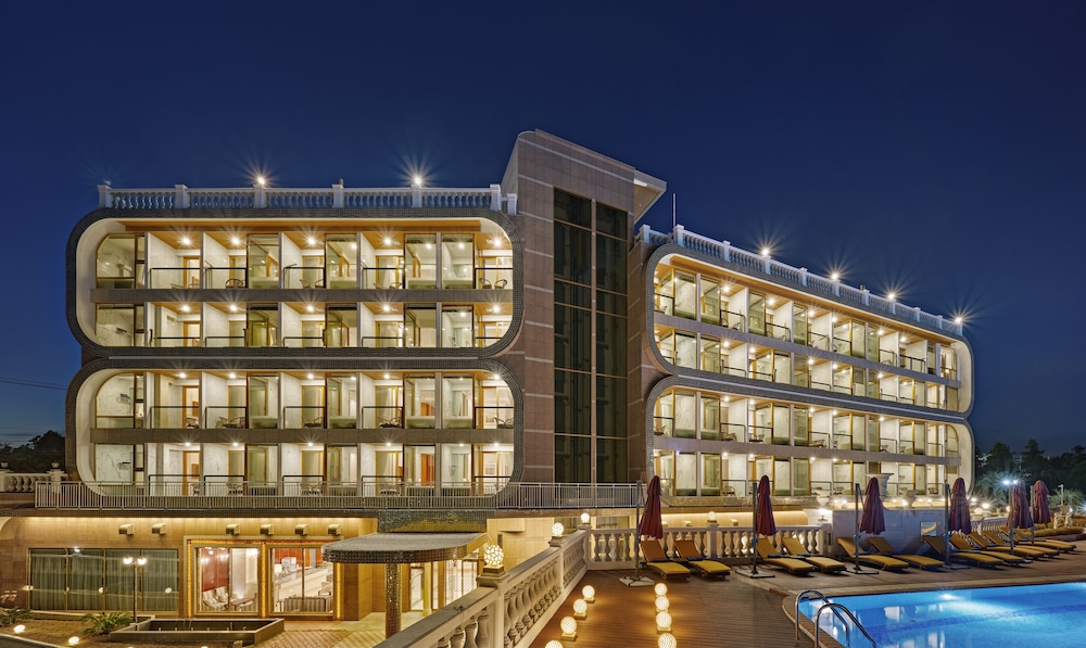 GoldOne Hotel and Suites