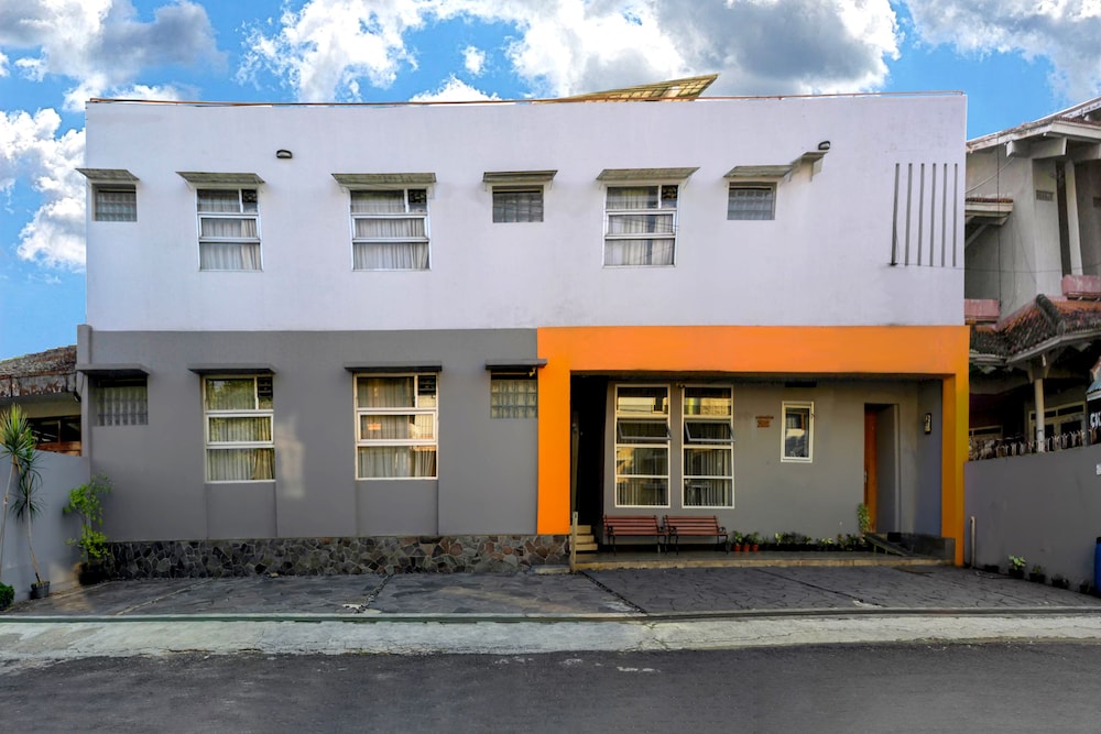 Saidah Guest House by ZUZU