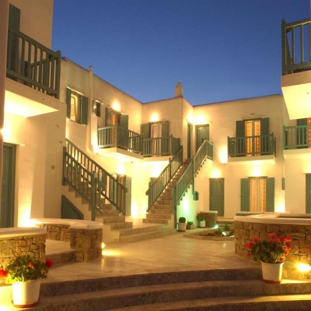 Yanna Luxury Suites