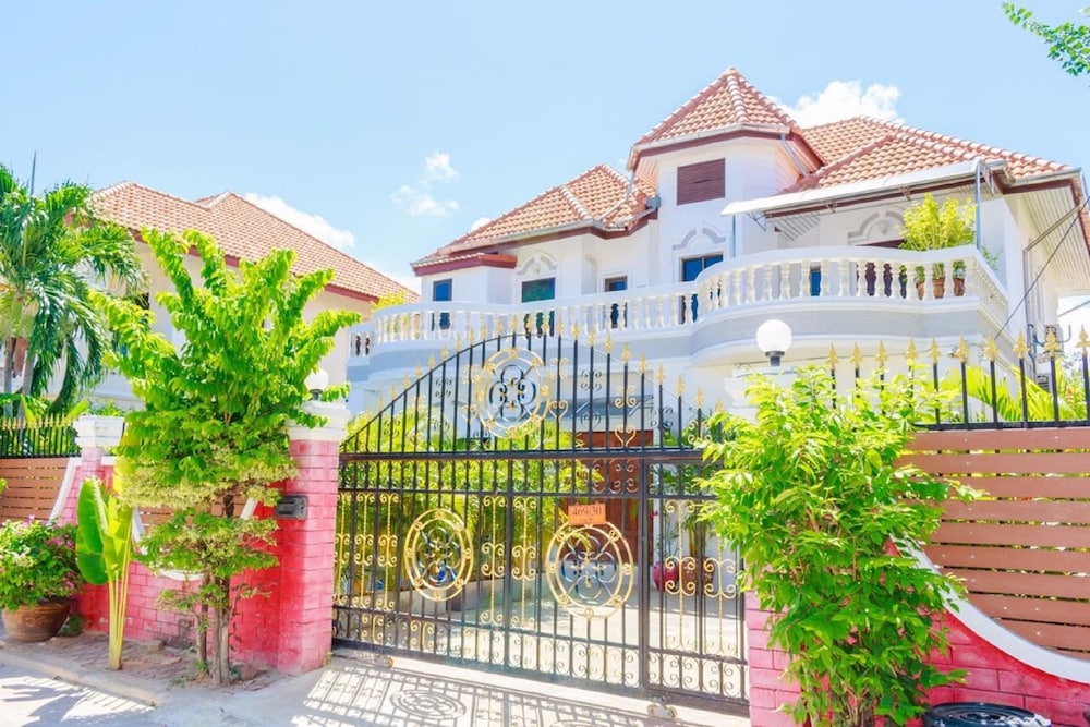 Ratana Villa Pattaya Holiday House Walking Street