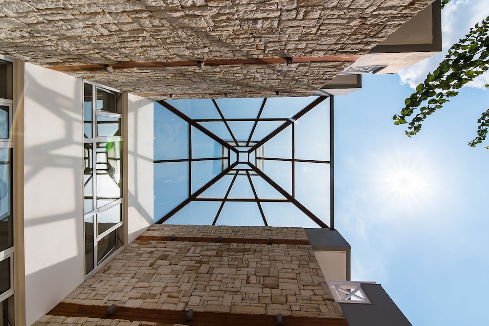 Comfort Vaggelis Studios