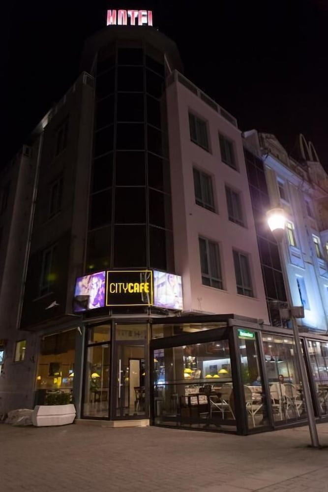 Family Hotel Opera Plaza