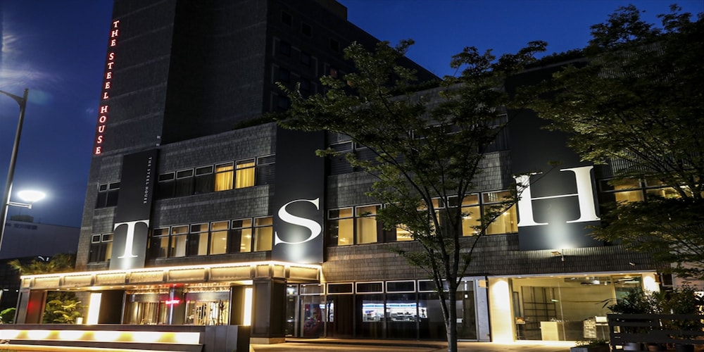 The Steel House (Ex Harmonie Cinq Hotel)