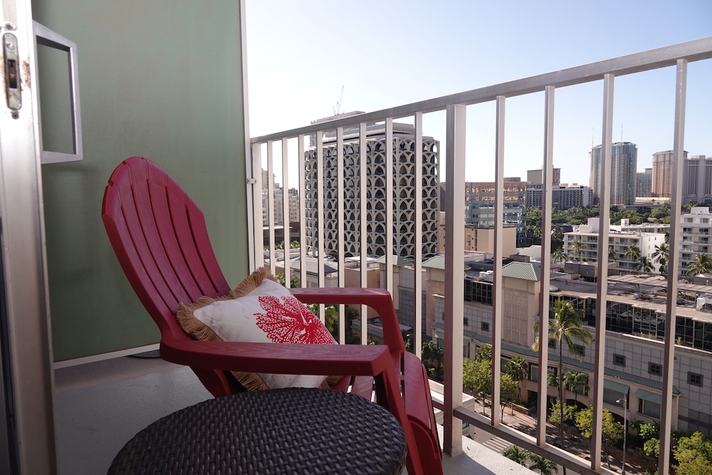 Tropical Studios At Marine Surf Waikiki