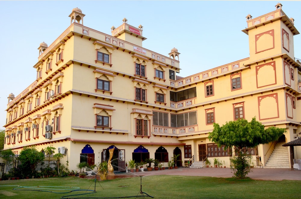 OYO 15214 Mahal Rajwada Resort