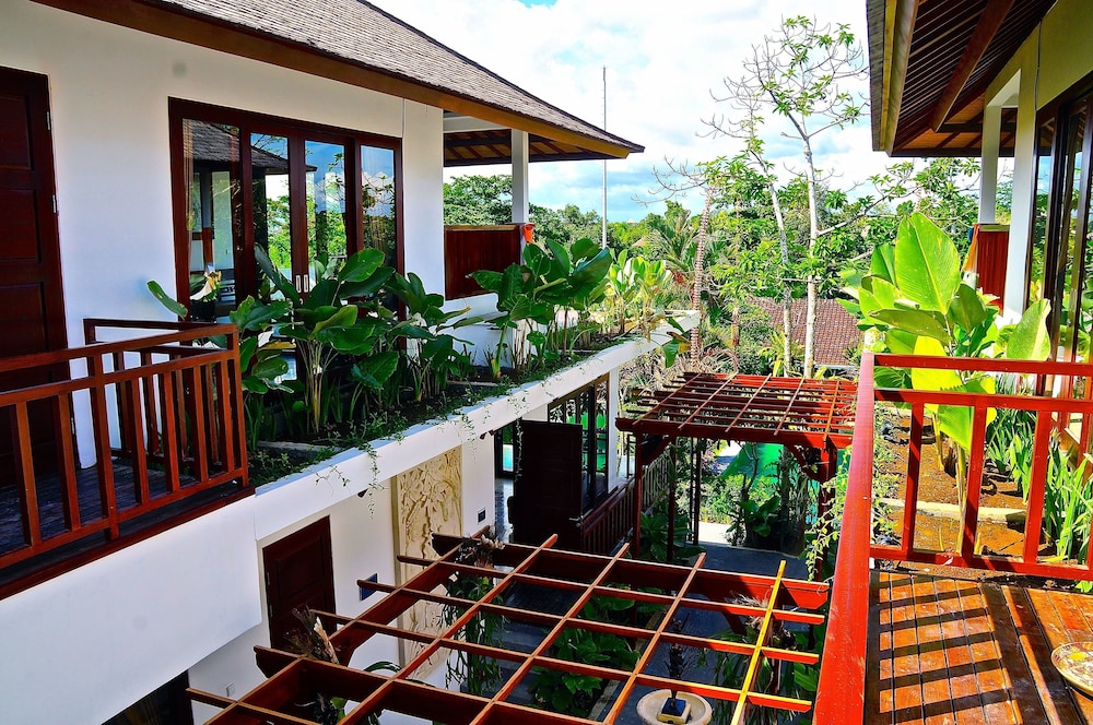 Aqua Octaviana Bali Villa