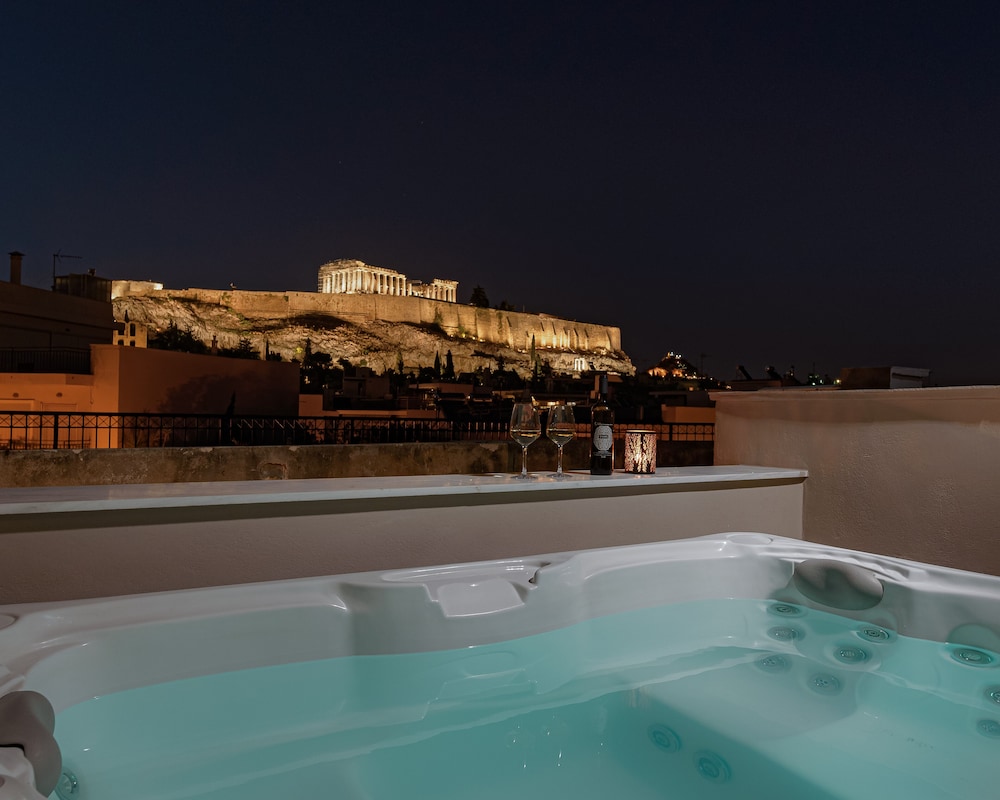 THIRAMENOUS RESIDENCE